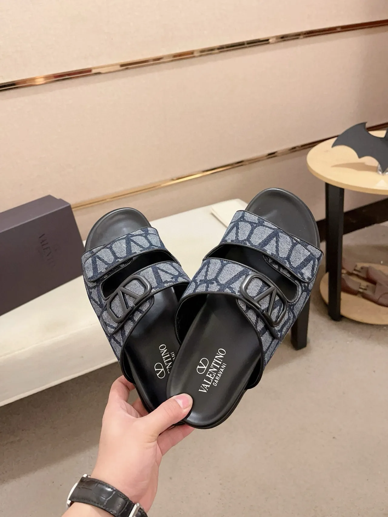 Valentino Garavani VLogo Slide Navy Monogram Sandálias de tiras duplas 4