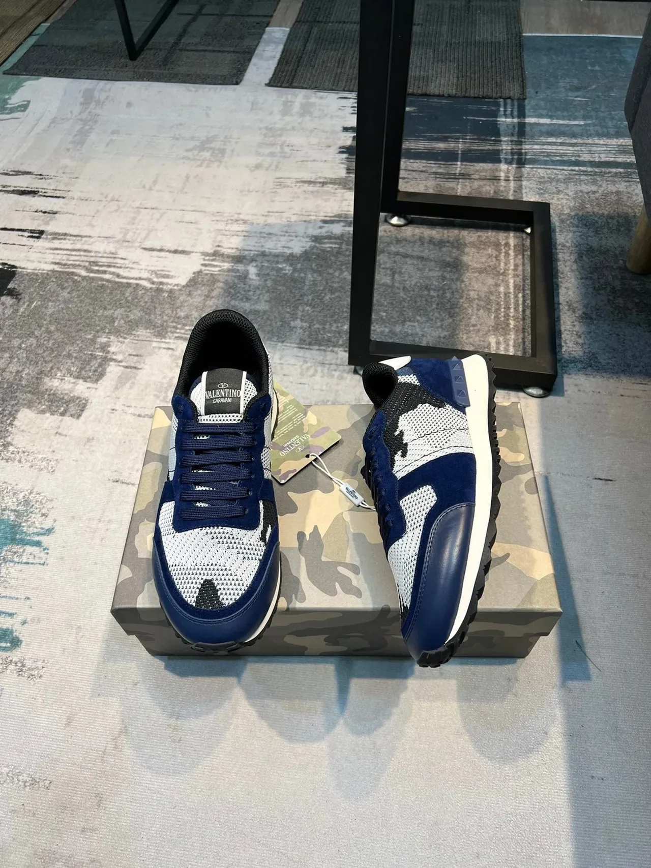Valentino Navy White Mixed-Material Upper Mesh And Suede Panels Lifestyle Sneakers 4