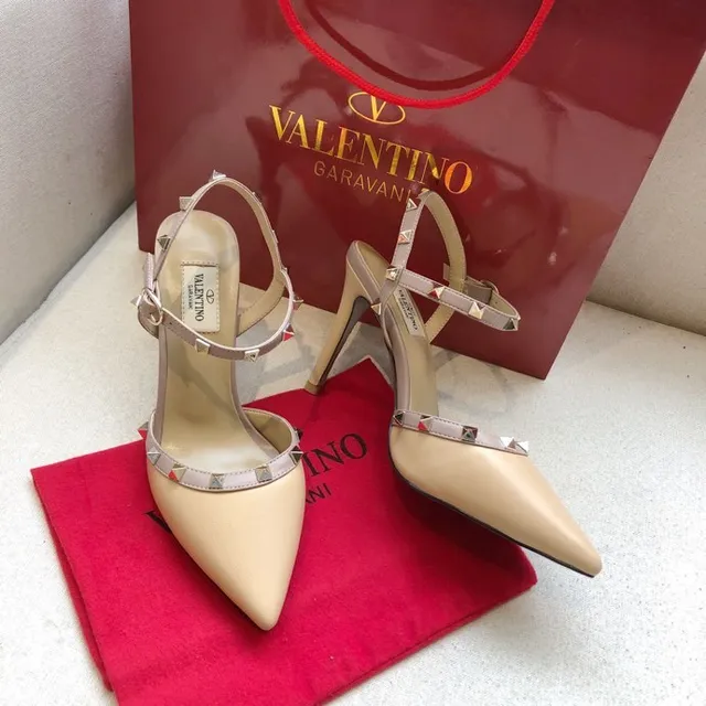 Valentino Rockstud বেইজ সিলভার পয়েন্টেড টু হিল স্টিলেটো 2