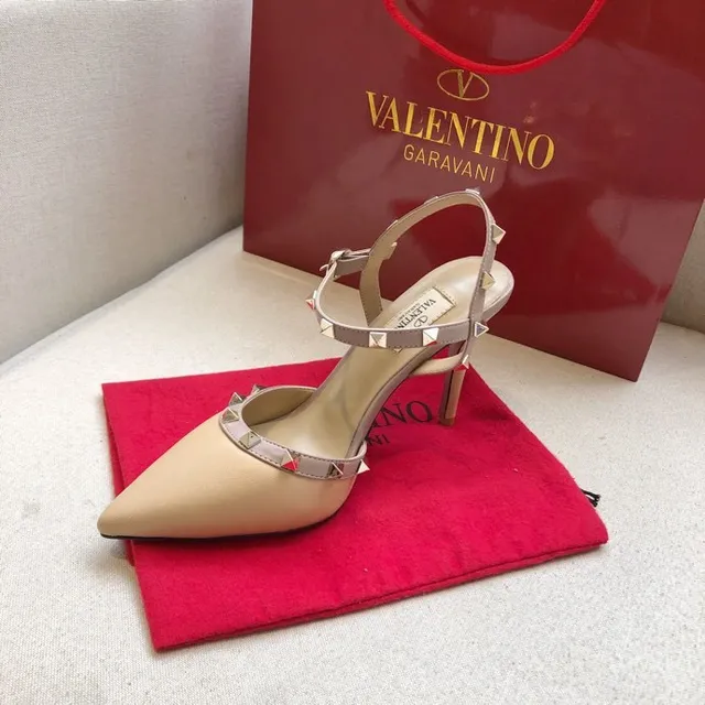 Valentino Rockstud বেইজ সিলভার পয়েন্টেড টু হিল স্টিলেটো 6