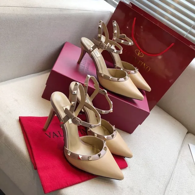 Valentino Rockstud বেইজ সিলভার পয়েন্টেড টু হিল স্টিলেটো 7