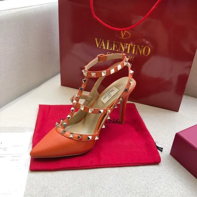 Valentino Rockstud नारंगी चमड़ा पिरामिड स्टड स्टिलेट्टो 3
