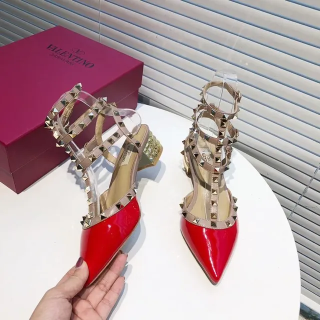 Valentino Rockstud Bombas de couro patentado vermelho com tachas 5