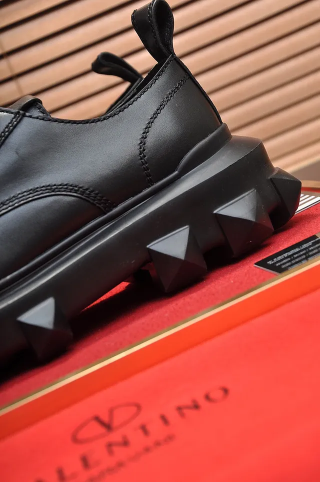Valentino Rockstud Spike 黑色平台鞋底 带钉凸耳外底 牛津鞋 2