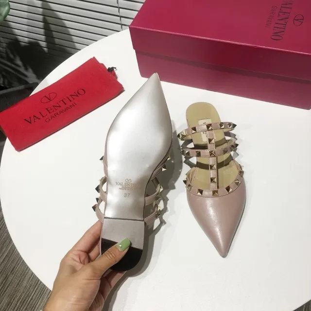 Valentino Rockstud Sandales à talons aiguilles en cuir nude à brides cloutées 2