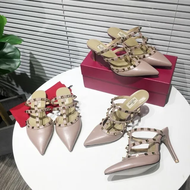 Valentino Rockstud Sandales à talons aiguilles en cuir nude à brides cloutées 4