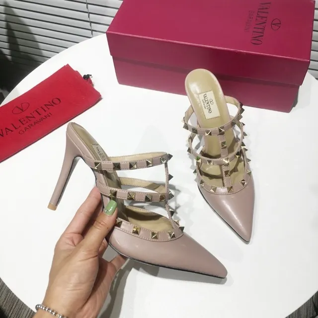 Valentino Rockstud Sandales à talons aiguilles en cuir nude à brides cloutées 5