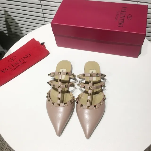 Valentino Rockstud Sandales à talons aiguilles en cuir nude à brides cloutées 6