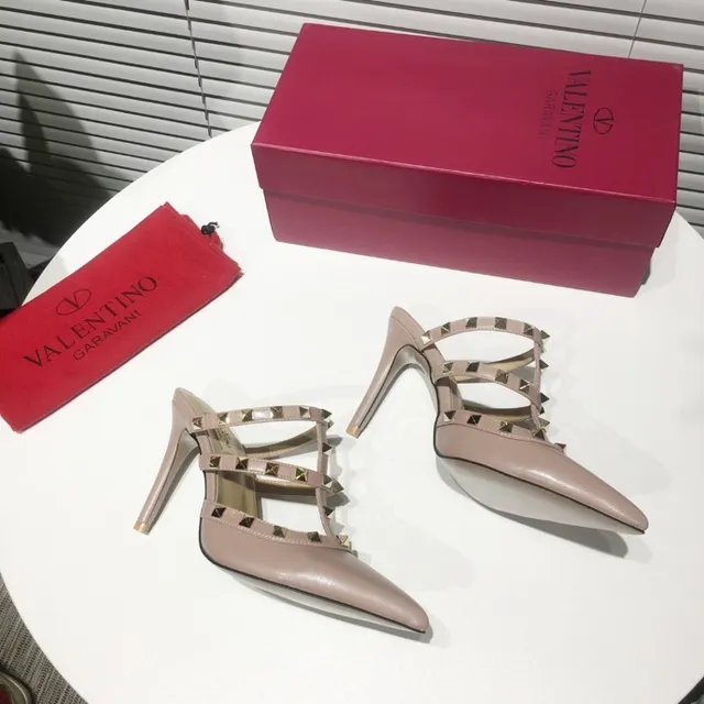 Valentino Rockstud Sandales à talons aiguilles en cuir nude à brides cloutées 8