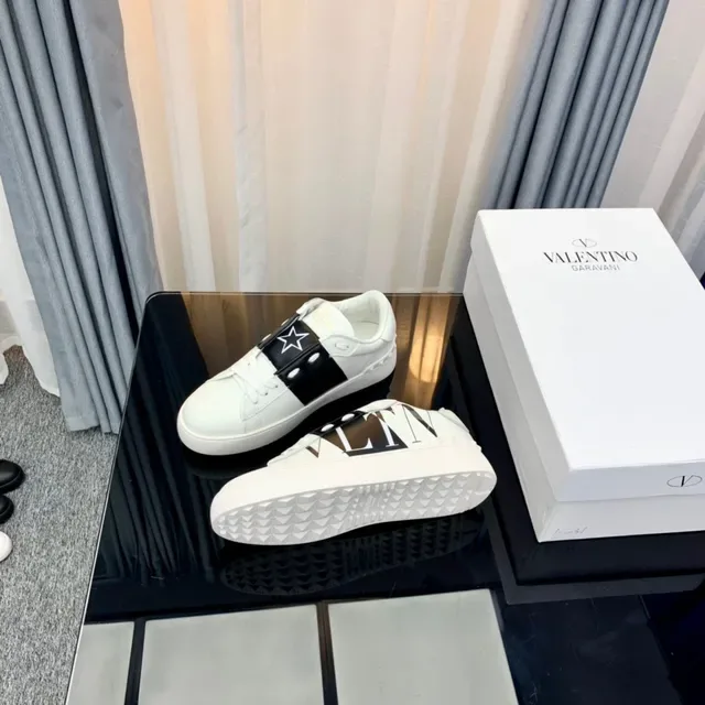 Valentino Rockstud VLTN 白色黑色 Logo 生活方式运动鞋 3