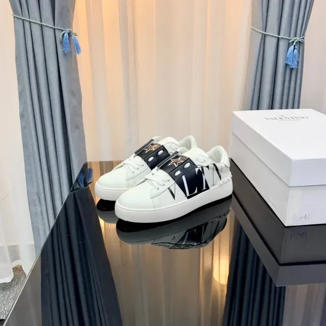 Valentino Rockstud VLTN 白色黑色 Logo 生活方式运动鞋 4