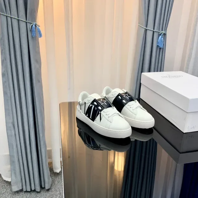 Valentino Rockstud VLTN 白色黑色 Logo 生活方式运动鞋 5