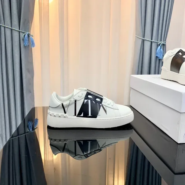 Valentino Rockstud VLTN 白色黑色 Logo 生活方式运动鞋 6