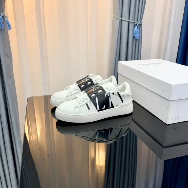 Valentino Rockstud VLTN 白色黑色 Logo 生活方式运动鞋 7