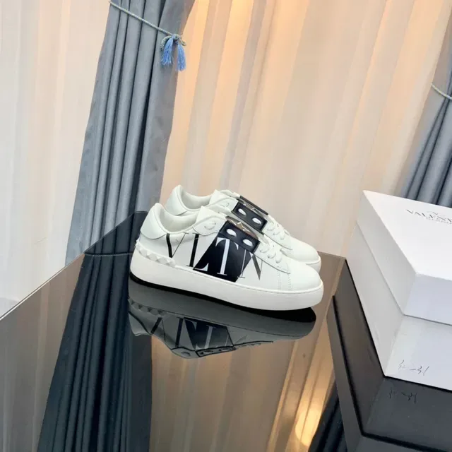 Valentino Rockstud VLTN 白色黑色 Logo 生活方式运动鞋 8
