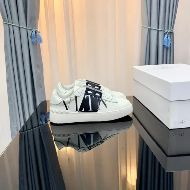 Valentino Rockstud VLTN 白色黑色 Logo 生活方式运动鞋 9
