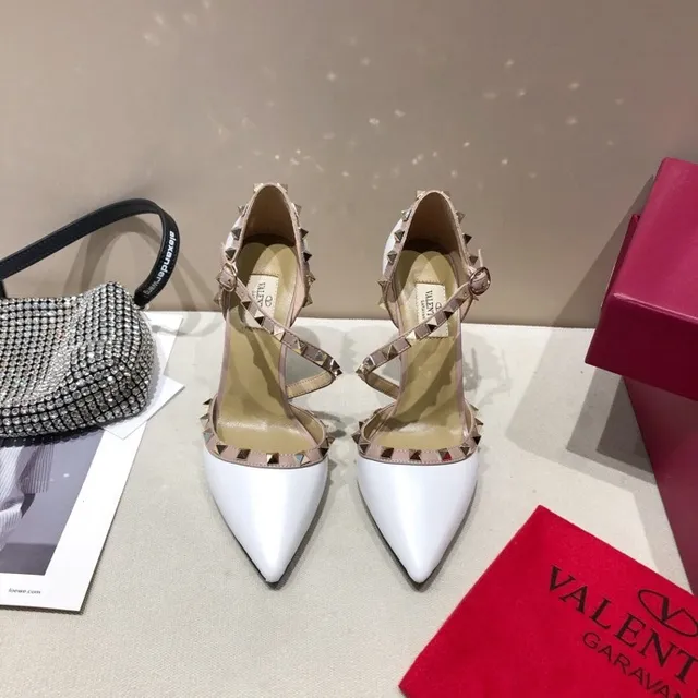 Valentino Rockstud Saltos stiletto brancos studs pirâmide T-Strap 4