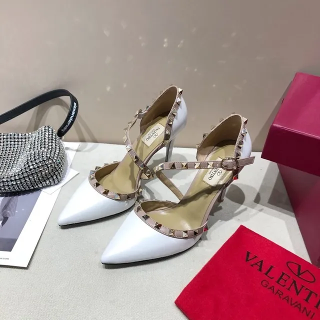 Valentino Rockstud Saltos stiletto brancos studs pirâmide T-Strap 5