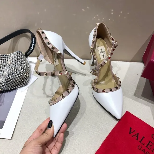 Valentino Rockstud Saltos stiletto brancos studs pirâmide T-Strap 6