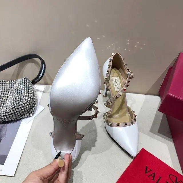 Valentino Rockstud Saltos stiletto brancos studs pirâmide T-Strap 7