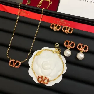 Valentino VLTN সোনালি লাল চেইন লোগো মোটিফ নেকলেস