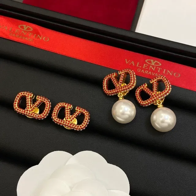 Valentino VLTN সোনালি লাল চেইন লোগো মোটিফ নেকলেস 7