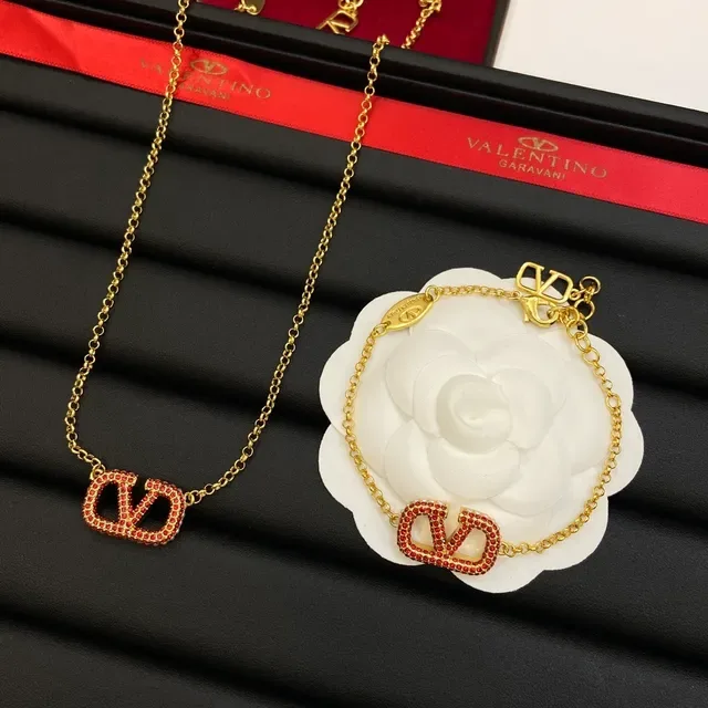 Valentino VLTN সোনালি লাল চেইন লোগো মোটিফ নেকলেস 8