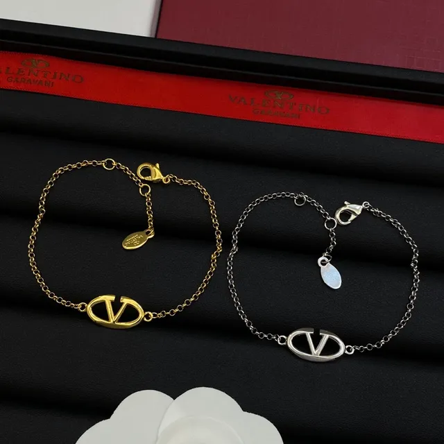 Valentino VLTN Oval Logo Pendant Necklace 6