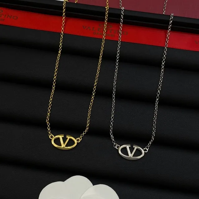 Valentino VLTN Oval Logo Pendant Necklace 7