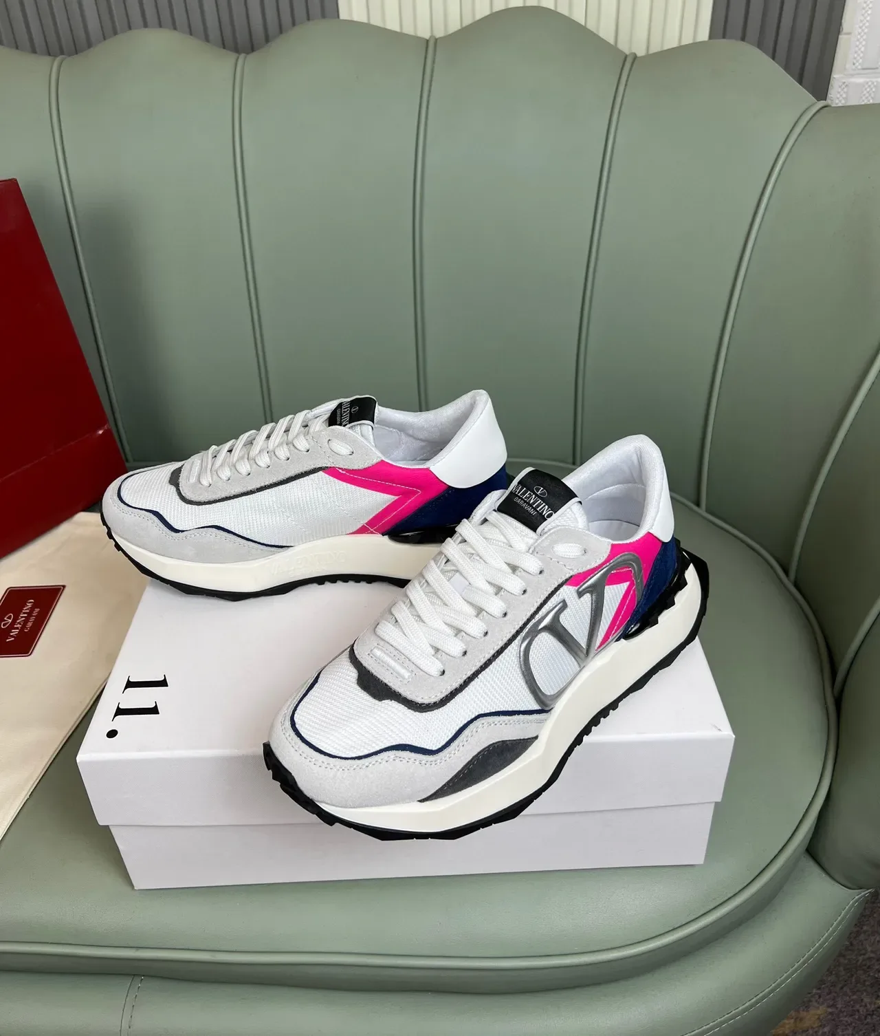 Valentino VLTN Runner 白色粉色海军生活方式运动鞋 9