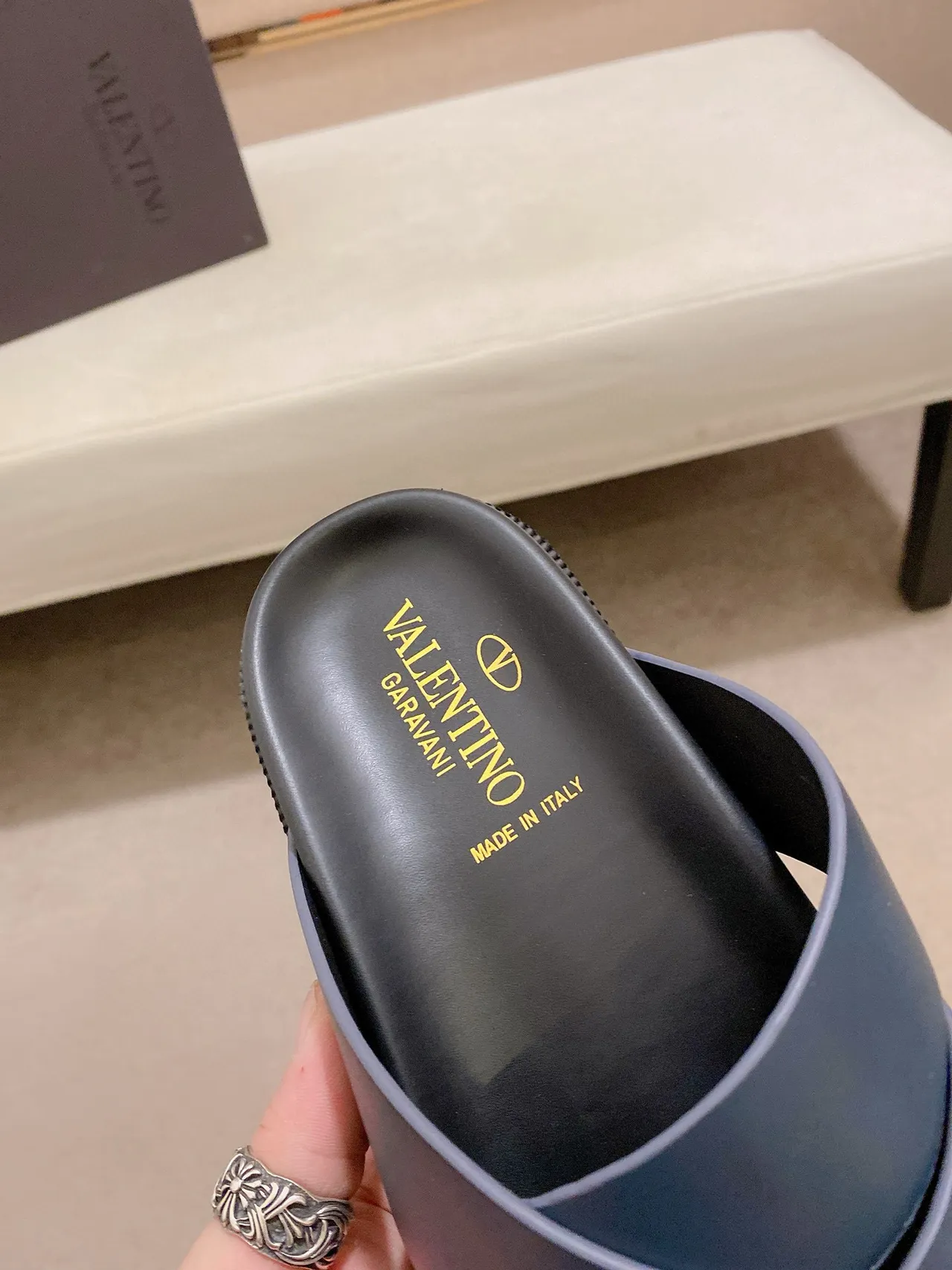 Valentino VLTN Slide Black Navy Brown chaussons 3