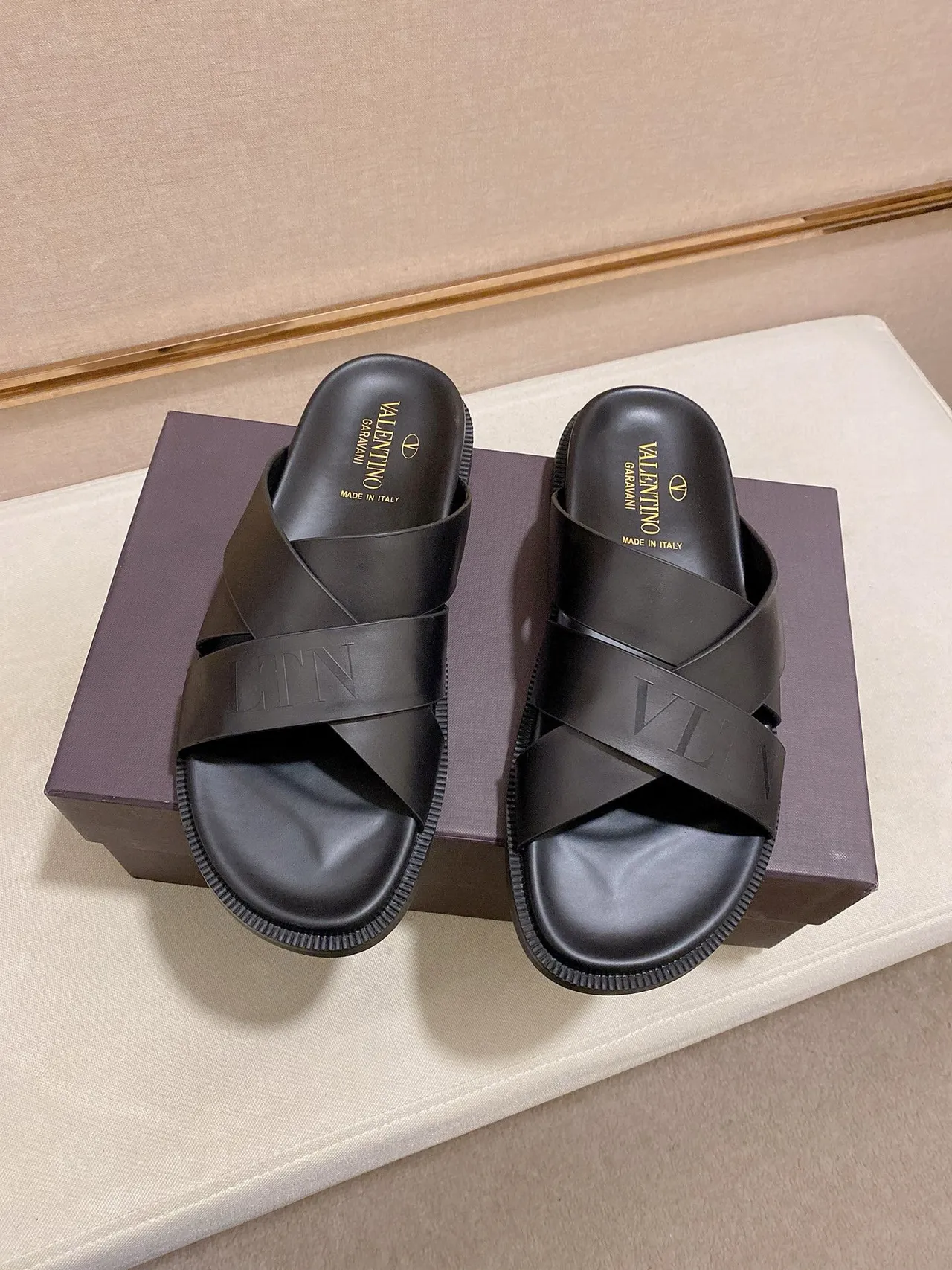 Valentino VLTN Slide Black Navy Brown chaussons 5