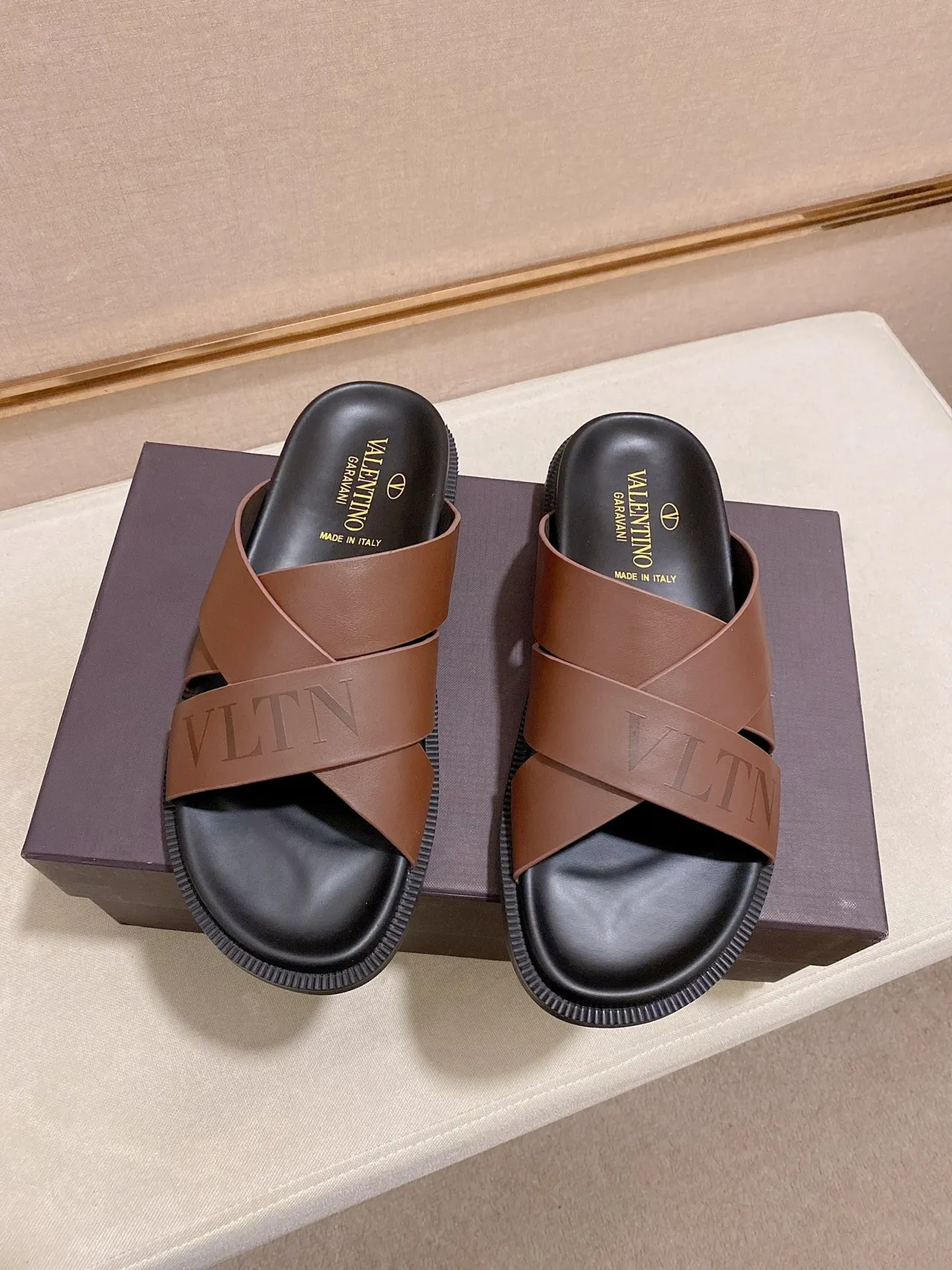 Valentino VLTN Slide Black Navy Brown chaussons 6