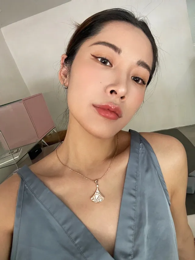 Van Cleef & Arpels Alhambra Collier en forme d'éventail en nacre et diamant 2