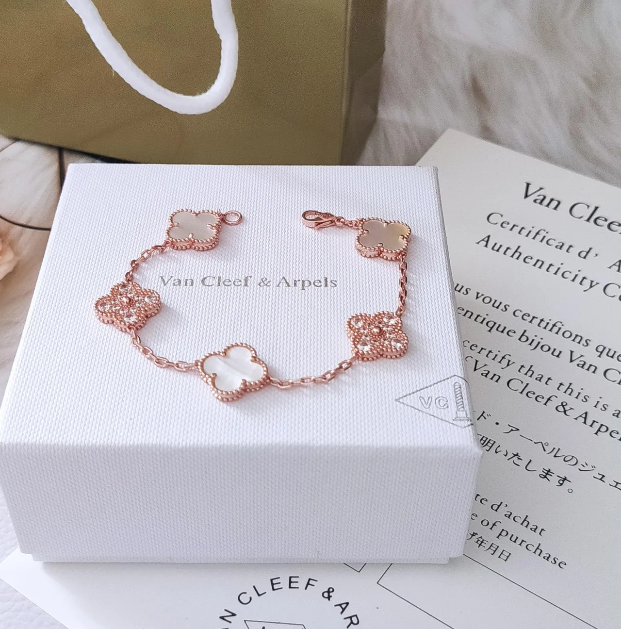 Van Cleef & Arpels Alhambra Or Rose Mère-de-perle et Cristaux Pavé Bracelet 8
