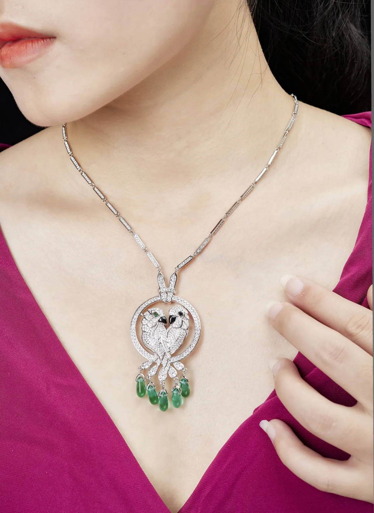 Van Cleef & Arpels Two Birds Collar con Diamantes y Esmeraldas 2