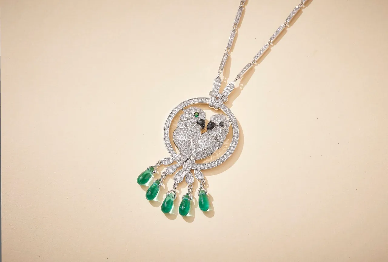 Van Cleef & Arpels Two Birds Collar con Diamantes y Esmeraldas 4