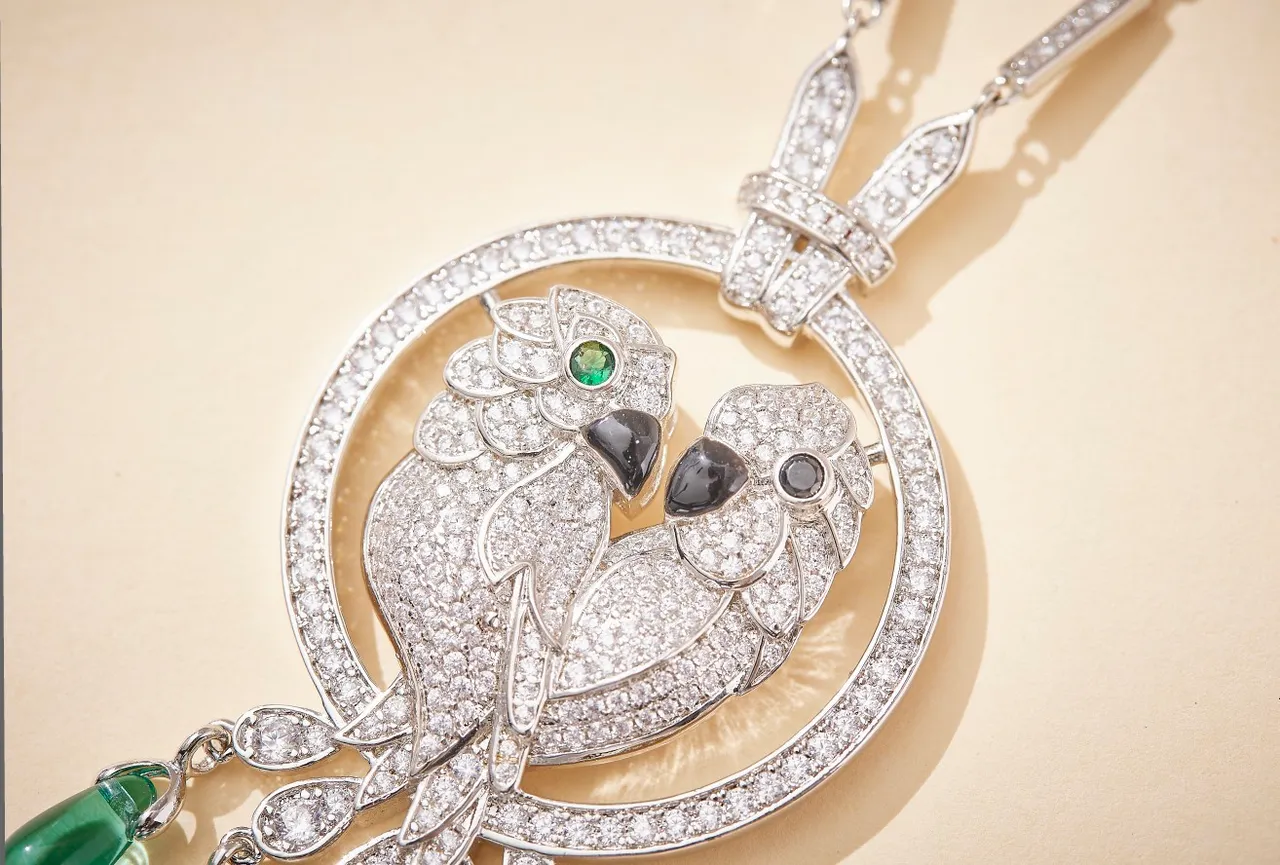 Van Cleef & Arpels Two Birds Collar con Diamantes y Esmeraldas 5