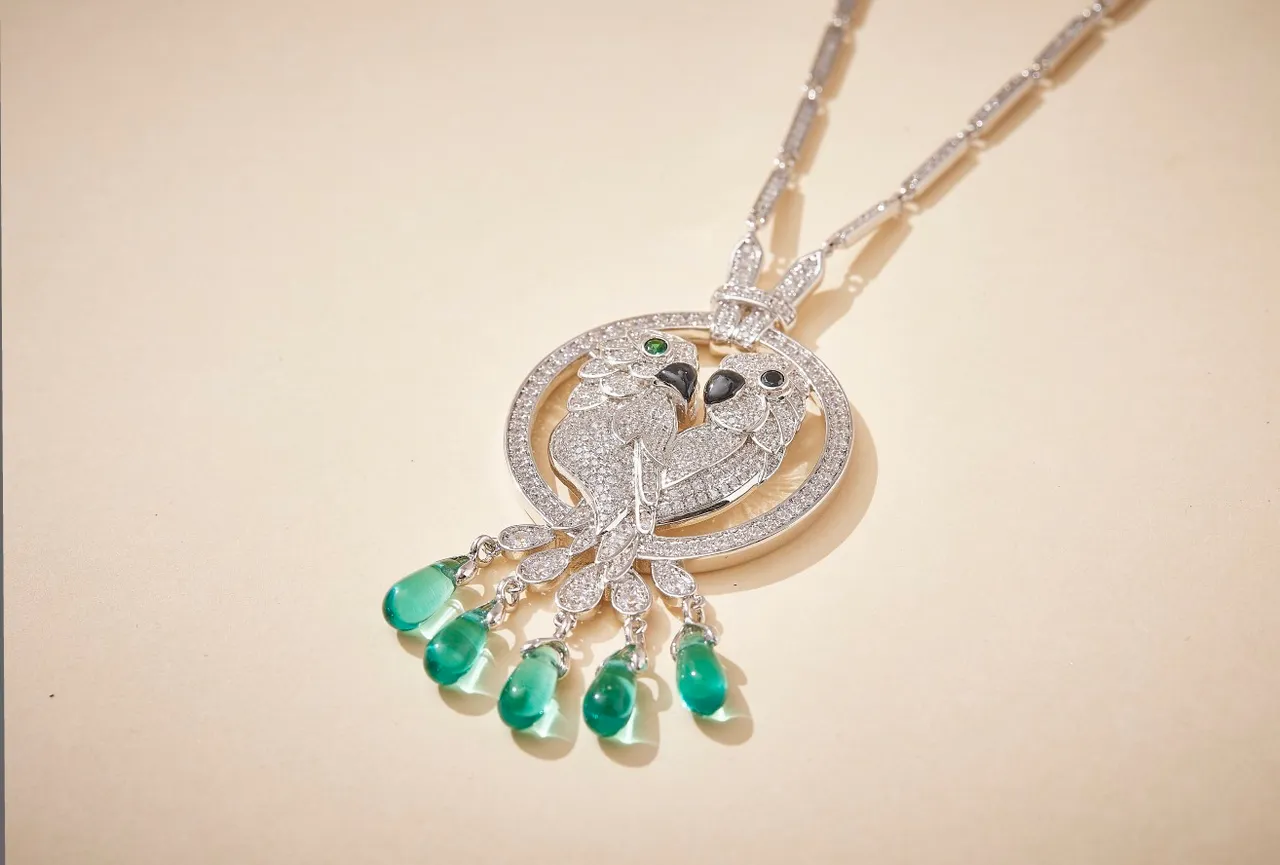 Van Cleef & Arpels Two Birds Collar con Diamantes y Esmeraldas 6