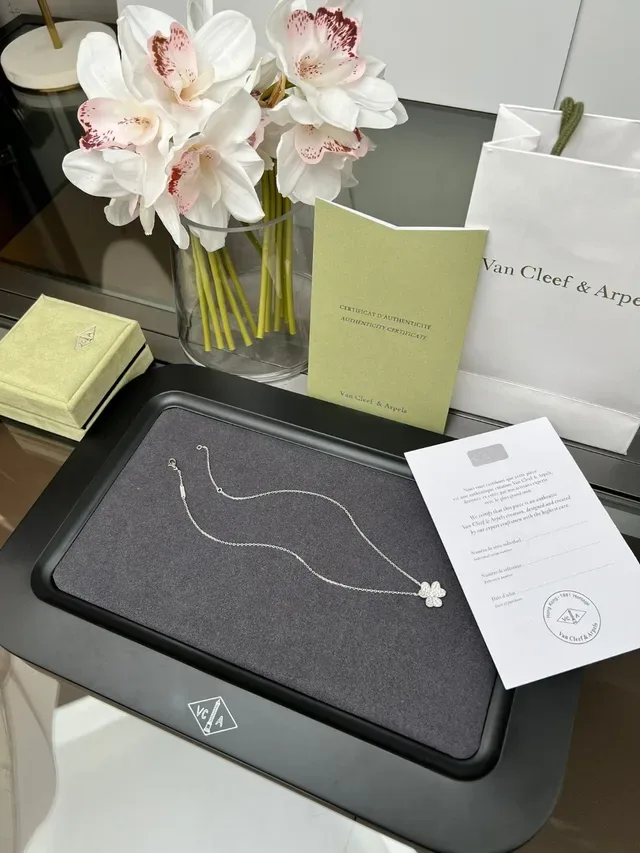 Van Cleef & Arpels Alhambra Clover Pavé Diamond Necklace 8