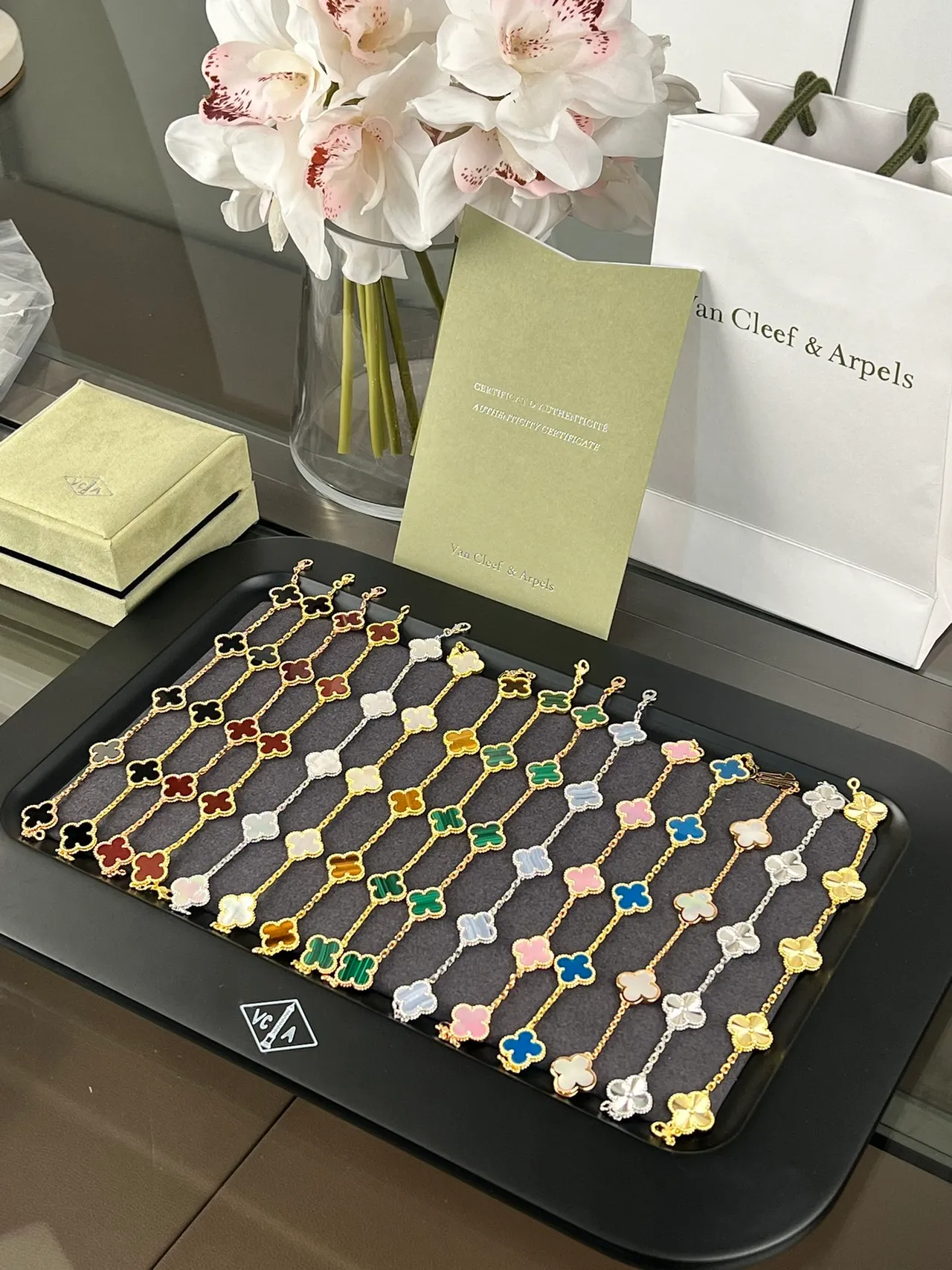 Van Cleef & Arpels Alhambra 黄金珐琅三叶草手链 2