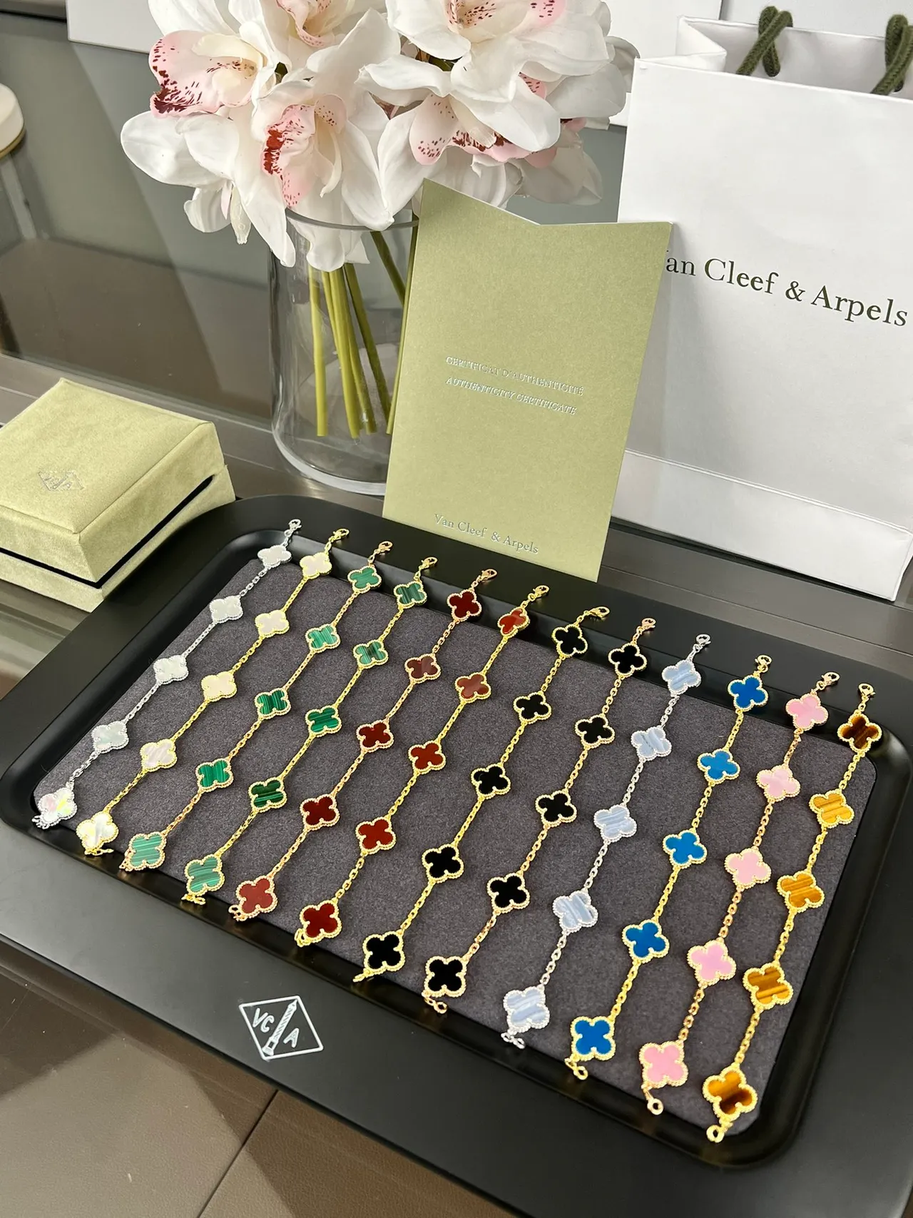 Van Cleef & Arpels Alhambra 黄金珐琅三叶草手链 3