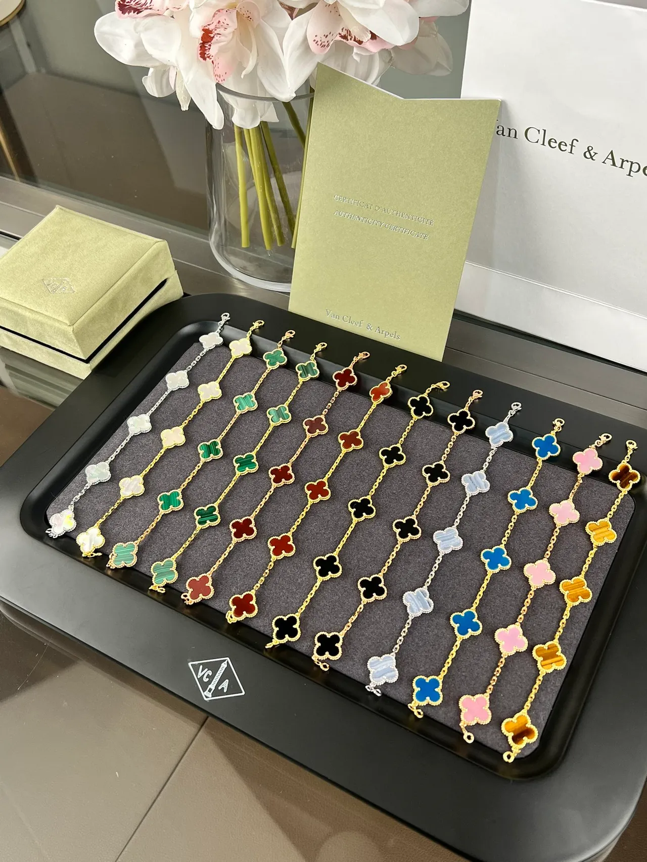 Van Cleef & Arpels Alhambra 黄金珐琅三叶草手链 4