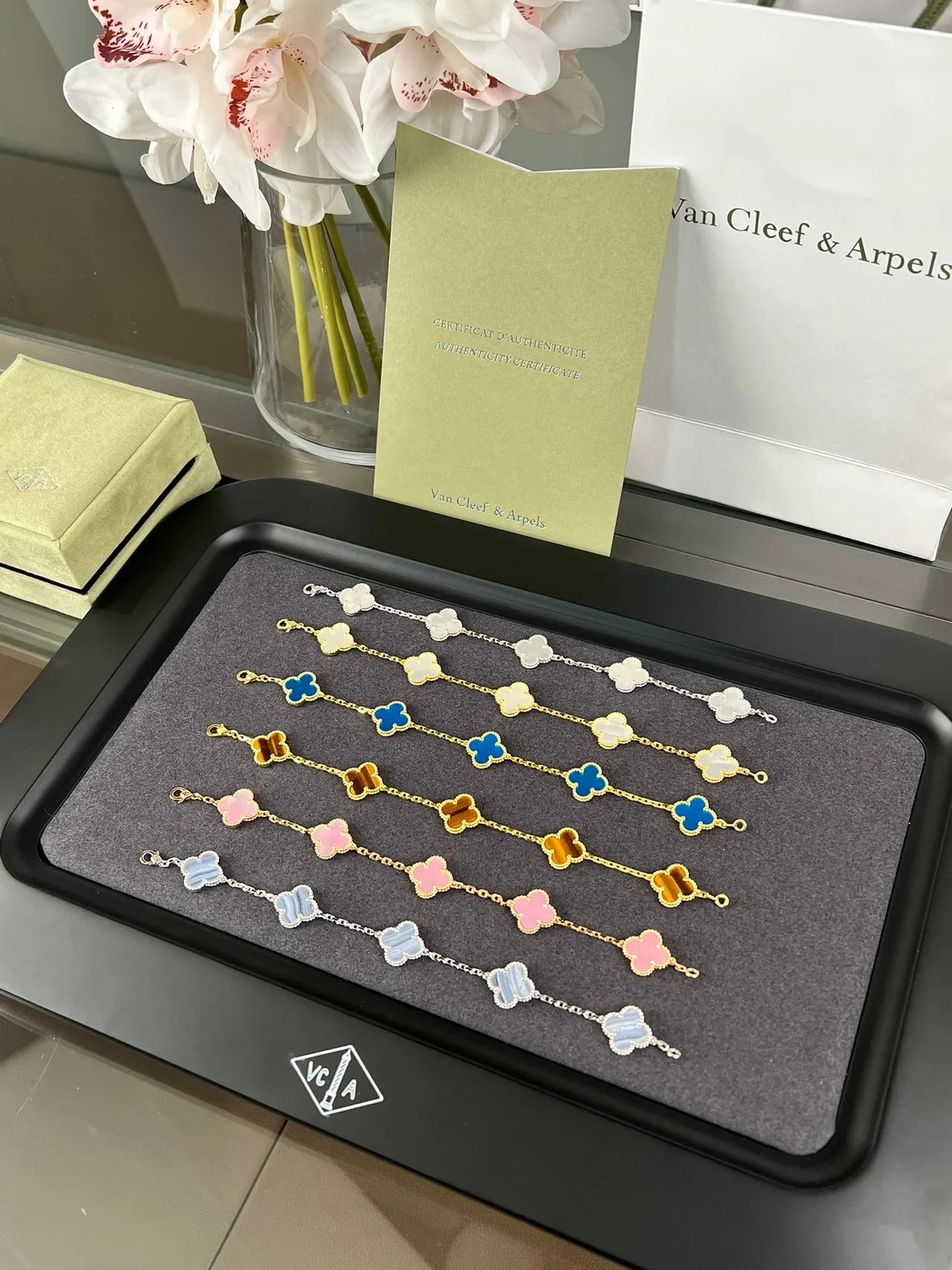 Van Cleef & Arpels Alhambra 黄金珐琅三叶草手链 5