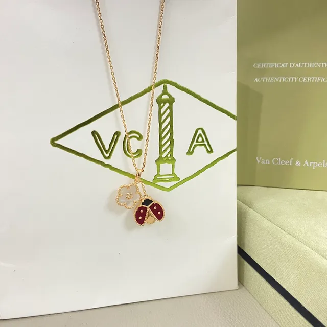 Van Cleef & Arpels Alhambra 瓢虫与花 双吊坠项链 4