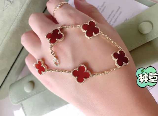 Van Cleef & Arpels Alhambra Red Enamel Three Motif Gold Bracelet 7