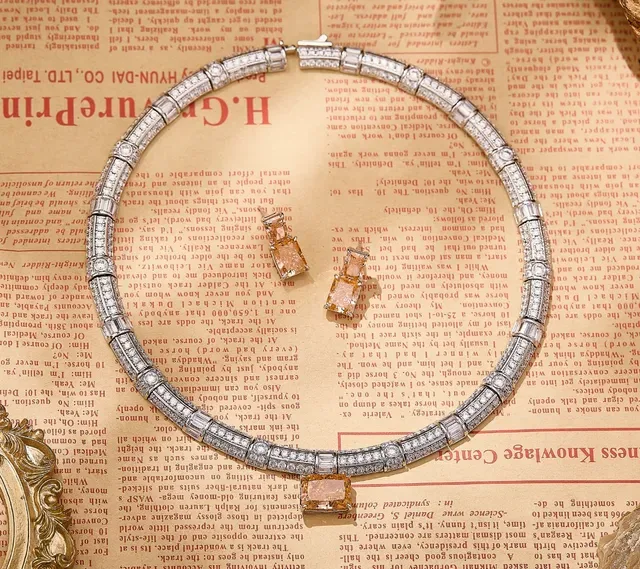 Van Cleef & Arpels Collar de Diamantes y Gema Verde 3