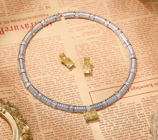 Van Cleef & Arpels Collar de Diamantes y Gema Verde 5