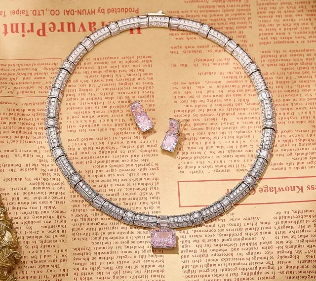 Van Cleef & Arpels Collar de Diamantes y Gema Verde 6