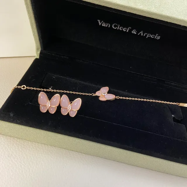 Van Cleef & Arpels Papillon أقراط فراشة كالسيدوني وردي وذهب وردي 2